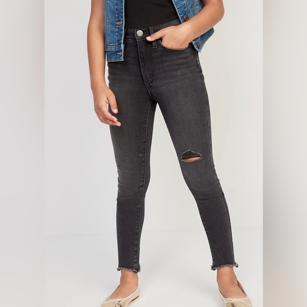 NWT Old Navy Women’s Rockstar Super Skinny Distressed Jeans